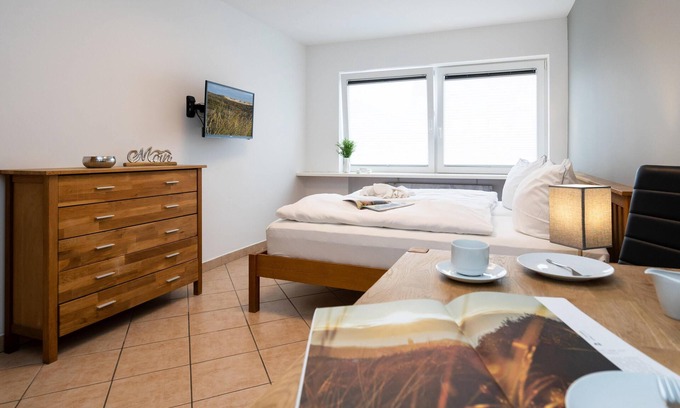 Westerland Apartment | Simple, central apartment for 2 persons, incl. WLAN and TV, separate kitchen.