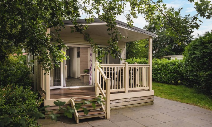 Zuna Resort | Simple home with veranda | 6 people