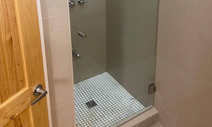Tamarindo House | Simple Studio Suite short walk to the beach, Clean and Easy