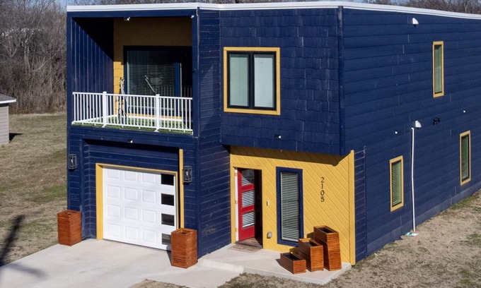 Tulsa House | Simplistic Downtown Modern Loft
