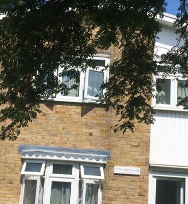 Abbey Wood House | simply guesthouse