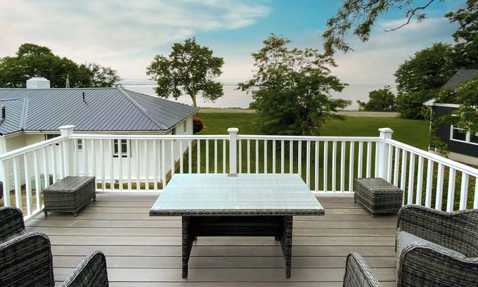 Kelleys Island Apartment | Simply Kelleys Resort -Lakeview Upper- Charming and renovated 2-bed apartment!