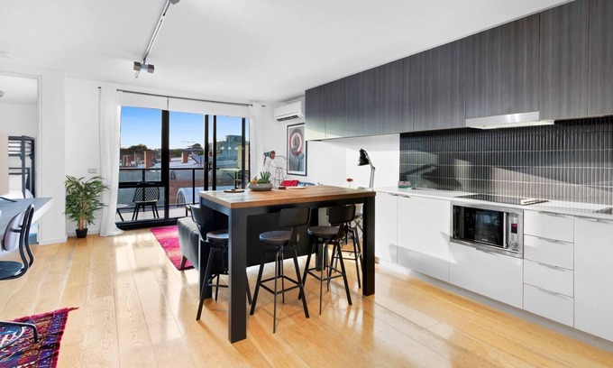 Saint Kilda South Apartment | Simply St. Kilda - WIFI, full linen, heart of Ackland Street, quiet and peaceful