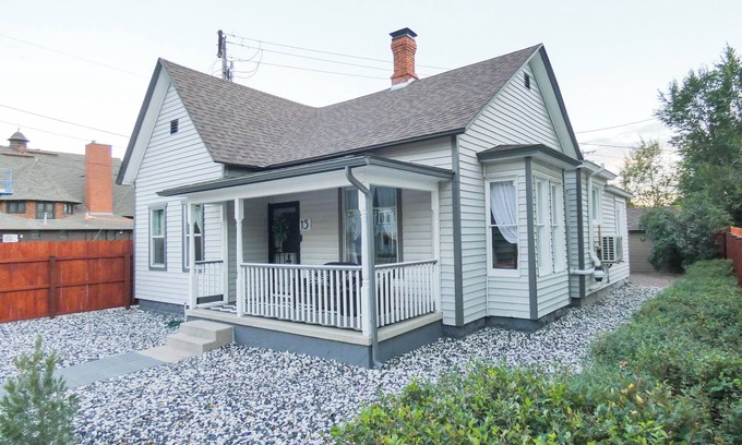 Downtown Colorado Springs House | Since 1889: Colorado College and Downtown Colorado Springs: AC, Private Parking