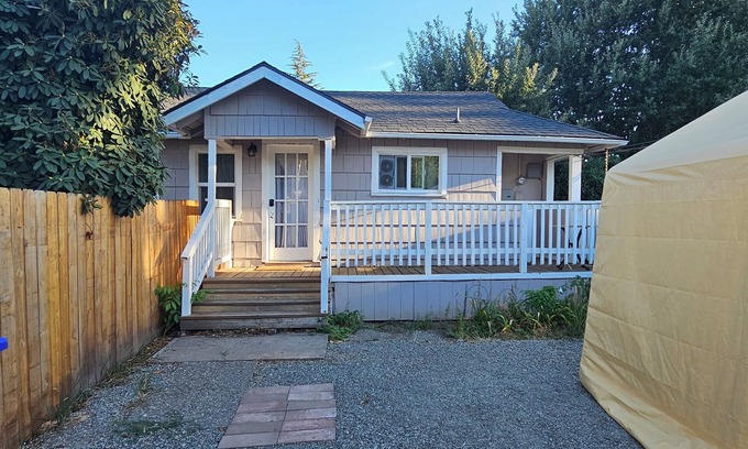 Kelso House | Single Bedroom Guesthouse in the Cowlitz Valley