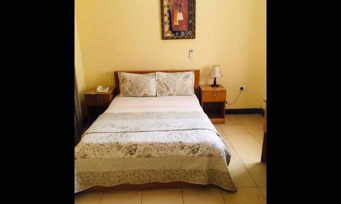 Accra Bed & Breakfast | Single Room - 1st Floor