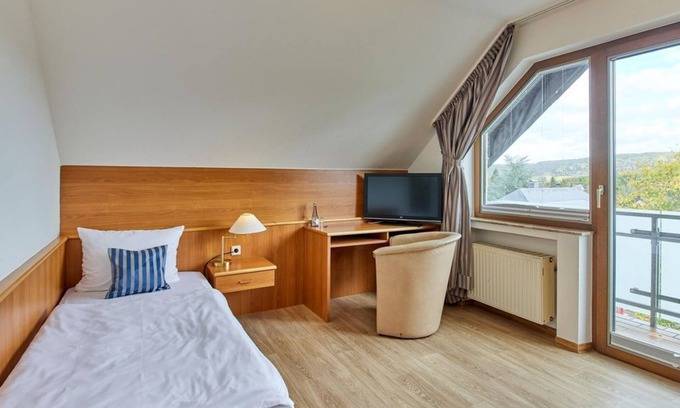 Kueser Plateau House | Single room - Hotel-Café Ernst