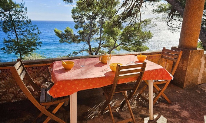 Saint-Mandrier-sur-Mer House | Single storey house with sea view