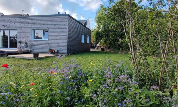 Crozon House | Single-storey wooden house between Goulien beach and Crozon market town