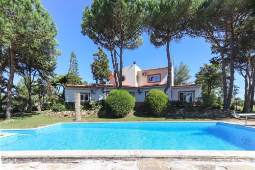 Sintra Villa | Sintra Classic Villa with Pool by Homing