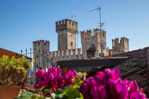 Sirmione Apartment | Sirmione4U - Domus by the Castle