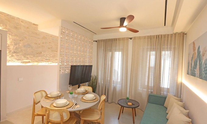 Ermoupoli House | Siroa Tranquil - A minimalistic chic house in the heart of Hermoupoli
