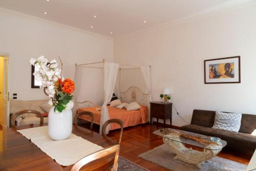 Rione III Colonna Apartment | Sistina 138 Luxury Home
