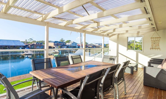 Sussex Inlet House | Sit and relax with the birds!