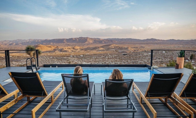 Yucca Valley House | Sitting on top of the foothills along the Bartlett Mountains you’ll experience spectacular panoramic views of Joshua Tree National Park, San Jacinto Mountains and the Mojave Desert.