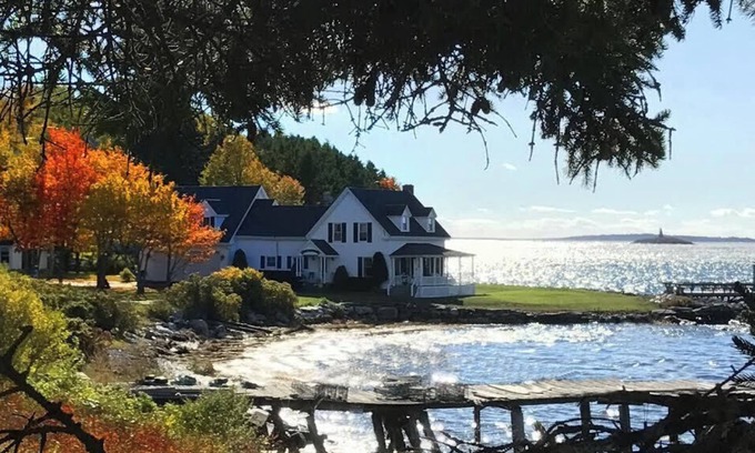 Bailey Island House | Situated at the waters edge with picturesque sunset views to Mt Washington.