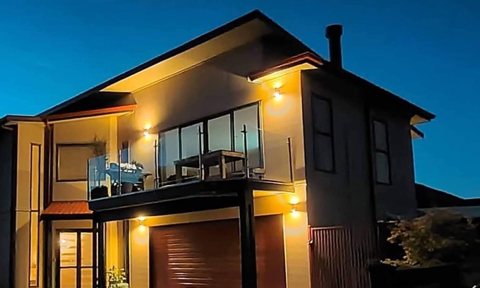 Ohope House | Situated in a quiet location close to harbour and beach.