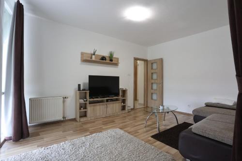 Pecs Apartment | Six Corners - Bright Corner