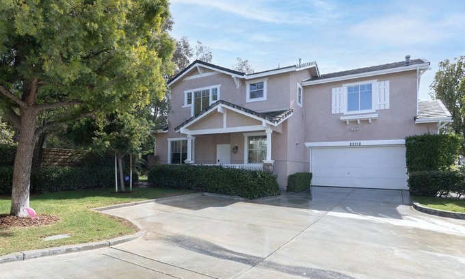 Valencia House | SIX step FLAG