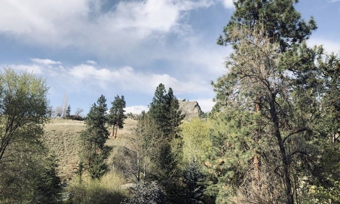 Okanagan-Similkameen Apartment | Skaha Sunset! Ironman Canada route, beautiful, quiet retreat close to the lake.