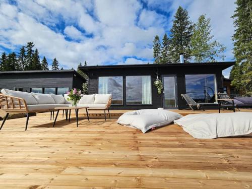 Vaala Ski Chalet | Skandinaavinen mökki rannalla