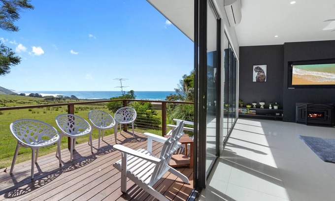 Skenes Creek House | SKENES RETREAT - views of the ocean from the deck