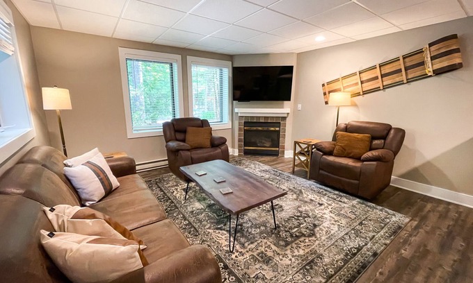 Boyne Falls Condo | Ski in on Boyneland Run, Slps 18, Fully remodeled