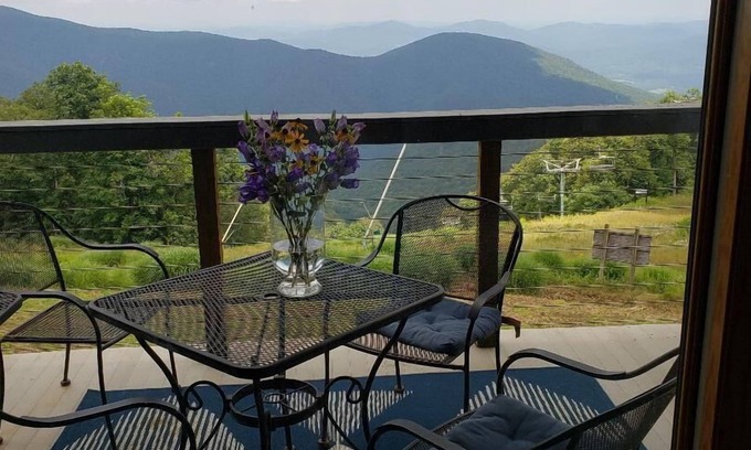 Nellysford Condo | Ski-In/Out, Beautiful Mountain & Valley Views