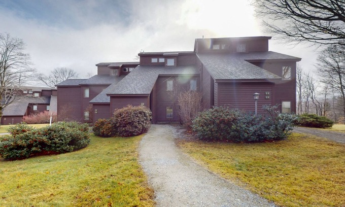 Ludlow Condo | Ski-in/out Condo on Bull Run Trail with fireplace, & full kitchen