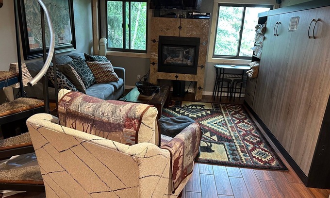 Four O'Clock Apartment | Ski In/Out Newly updated studio near Main St!