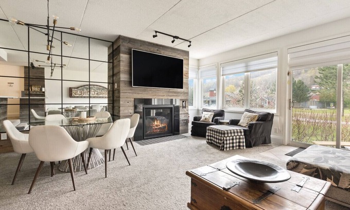 The Blue Mountains Apartment | Ski In/Out Steps to Village