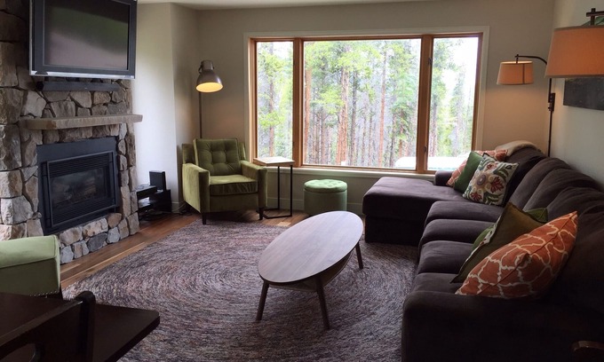 Warrior's Mark West House | Ski In/Out, Walk To Trails & Town, 4 Bdr Townhome.