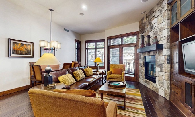 Truckee Condo | Ski-in/ski-out, ground-floor condo with fireplace, patio, shared pool/hot tub