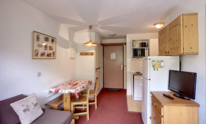 Les Bruyeres Apartment | Ski-In/Ski-Out 2-Room Apartment with Mountain View, Sleeps 4, Free WiFi