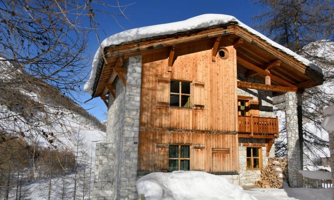 Val-d'Isere Ski Chalet | Ski-in/ski-out access, space, peace and comfort 14 berths