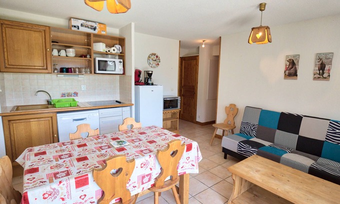 Flumet Apartment | Ski-in/Ski-out Apartment with Large Terrace and Parking