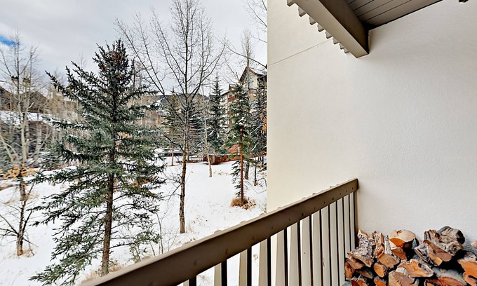 Beaver Creek Condo | Ski-in/ski-out condo 2 blocks to the village w/hot tub, balcony, creek view