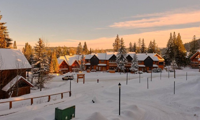 Rossland Condo | Ski in, Ski Out Condo with Hot Tub @ Red Mountain, Rossland