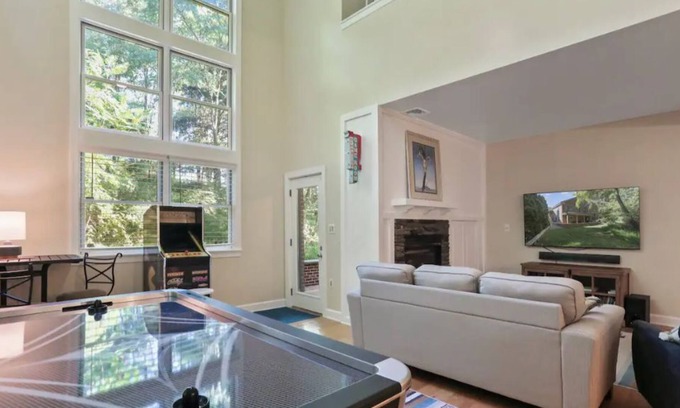 Mercersburg House | Ski in-Ski out ‘Deer'lightful Mountain Retreat