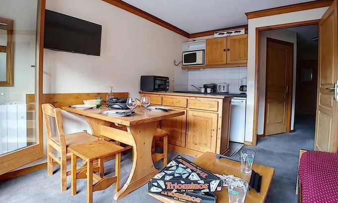 Les Bruyeres Apartment | Ski-in/ski-out & foot of the slopes, 4th floor, view mountain, balcony, tv, ski locker, 26m²