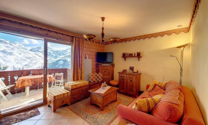 Reberty Apartment | Ski-in/ski-out & foot of the slopes, 2nd floor, balcony, tv, ski locker, 45m², Les Menuires