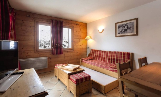 Les Menuires Apartment | Ski-in/ski-out & foot of the slopes, fitness, swimming pool, sauna, hammam, balcony, tv, 40-45m²