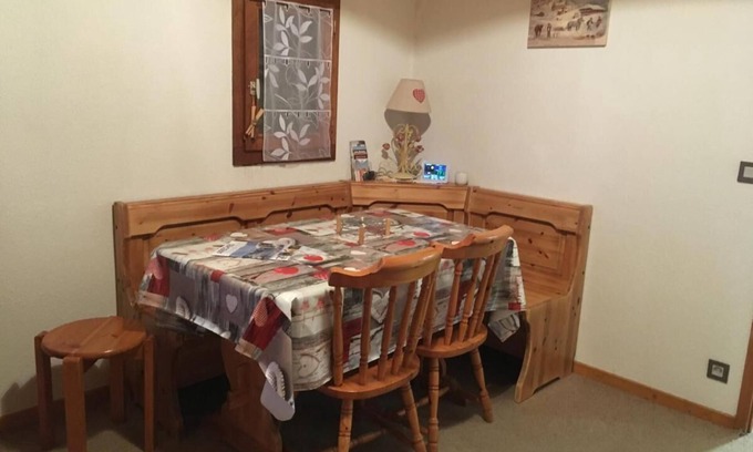 Beaufort Apartment | Ski-in/ski-out & foot of the slopes, 3rd floor, parking, tv, ski locker, 32m², Arêches-Beaufort