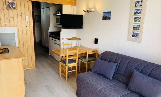 Arc-2000 Apartment | Ski-in/ski-out & foot of the slopes, 4th floor, view ski slopes, balcony, tv, 22m², Les Arcs