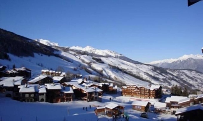Les Avanchers-Valmorel Apartment | Ski-in/ski-out & foot of the slopes, 4th floor, view ski slopes, balcony, tv, ski locker, 73m²
