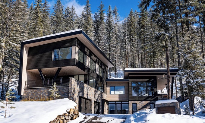 Revelstoke Cabin | Ski In/Ski Out Lodge on Revelstoke Mountain Resort
