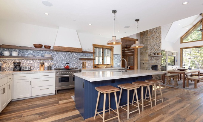 Spanish Peaks House | Ski In/Ski Out - Luxury On the Slope & Golf Course - Walk to Montage Hotel!