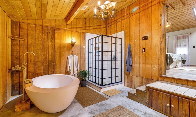 Pocono Pines House | Ski, Swim, Relax: Old-Fashioned Poconos Getaway