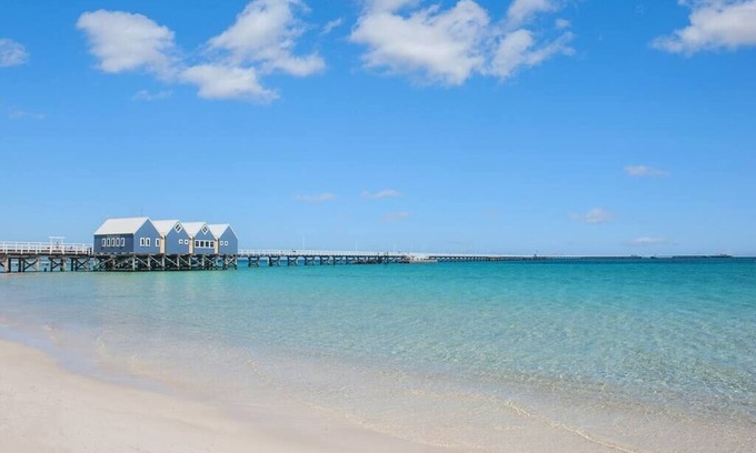 Busselton House | Skippers- 650m from Beach