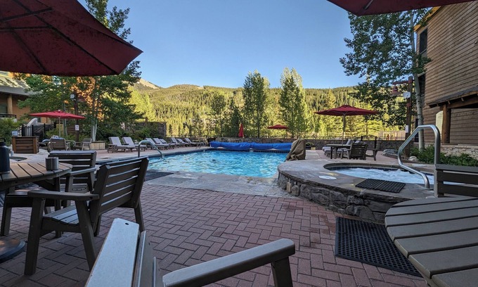 River Run Condo | Skistone I, Cozy Keystone Condo, Steps to skiing!